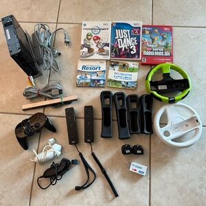Nintendo Wii Gaming Set - Black and White